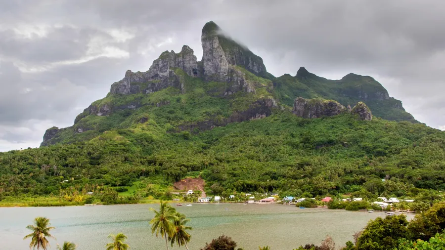 mount otemanu in borabora
