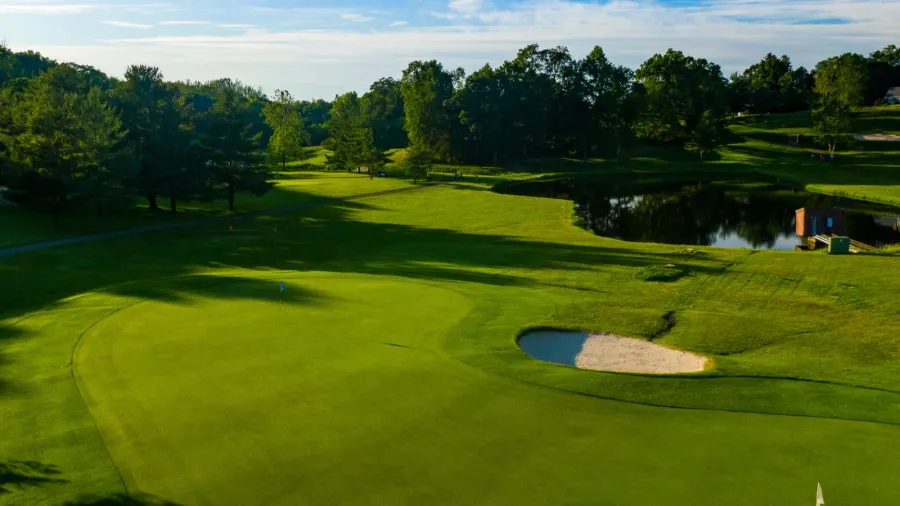 new england golf course par 4 over pond