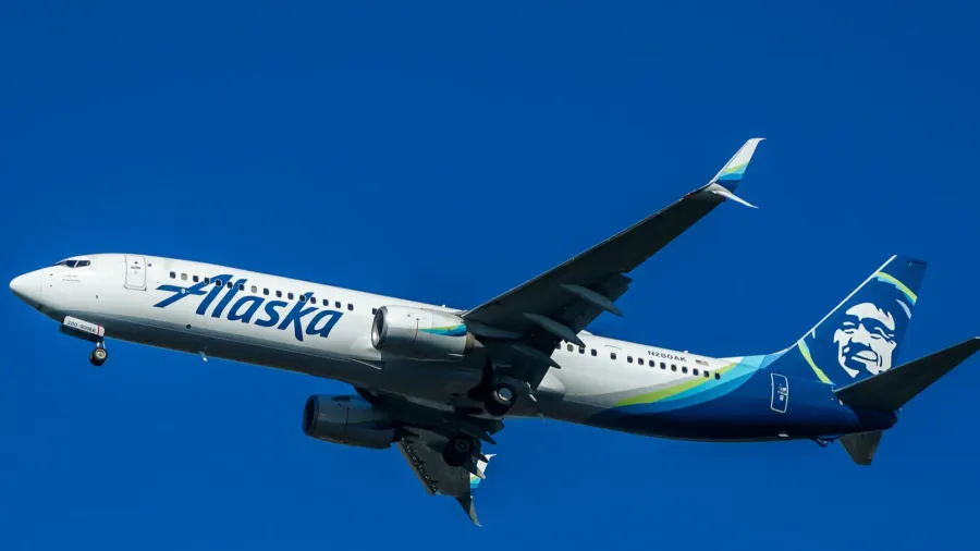 new york  october 21 2021 alaska airlines boeing 737