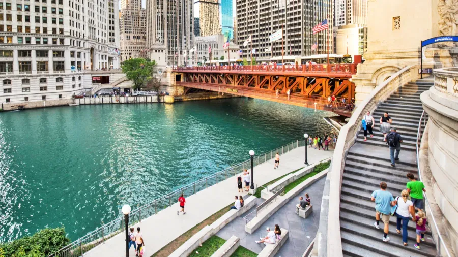 northern chicago river riverwalk on north branch chicago river in
