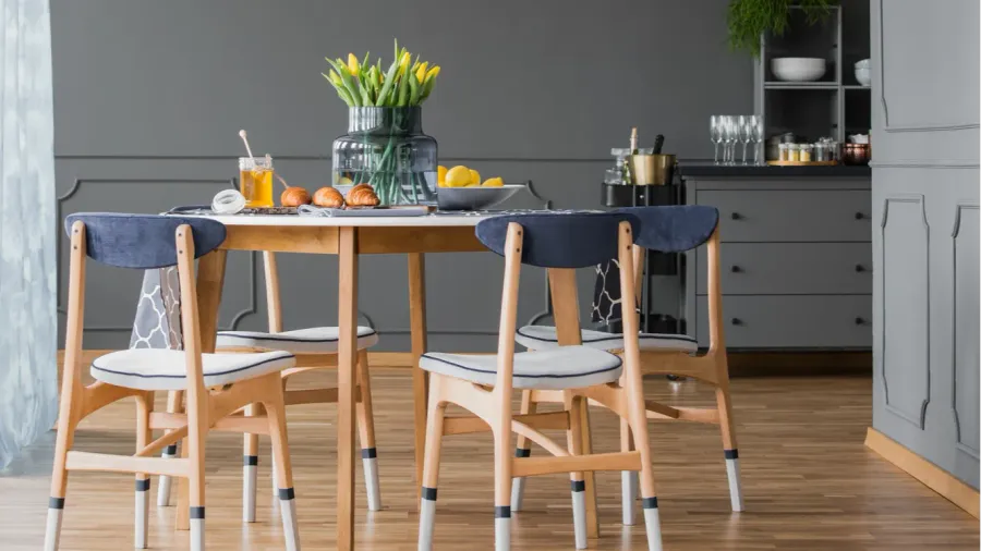 pendant light above dining table