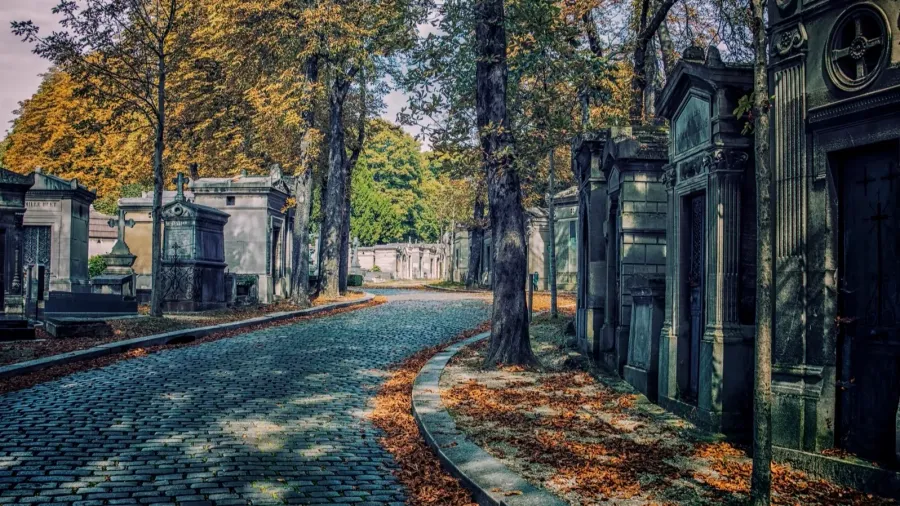 perelachaise cemetery in paris