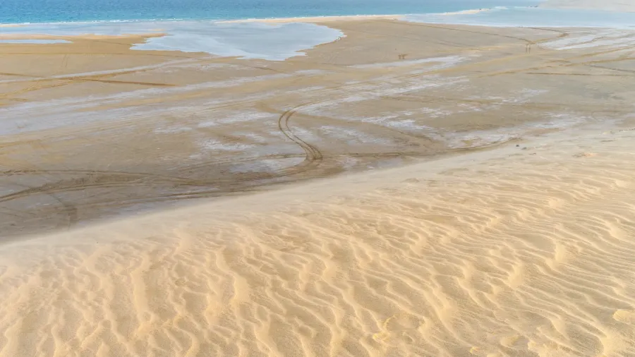 qatar adventurous place khor al udeid sea line beach