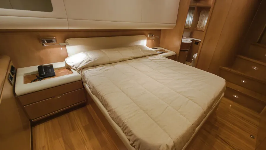 rizzardi 73ht luxury yacht master bedroom