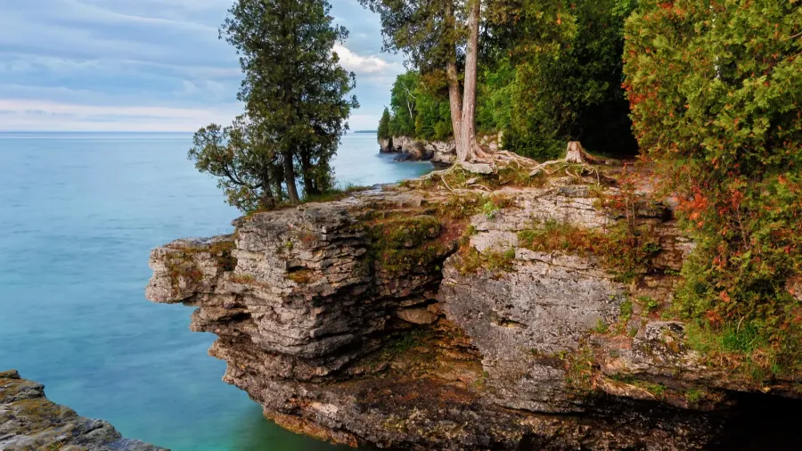 rocky cliffs at cave point