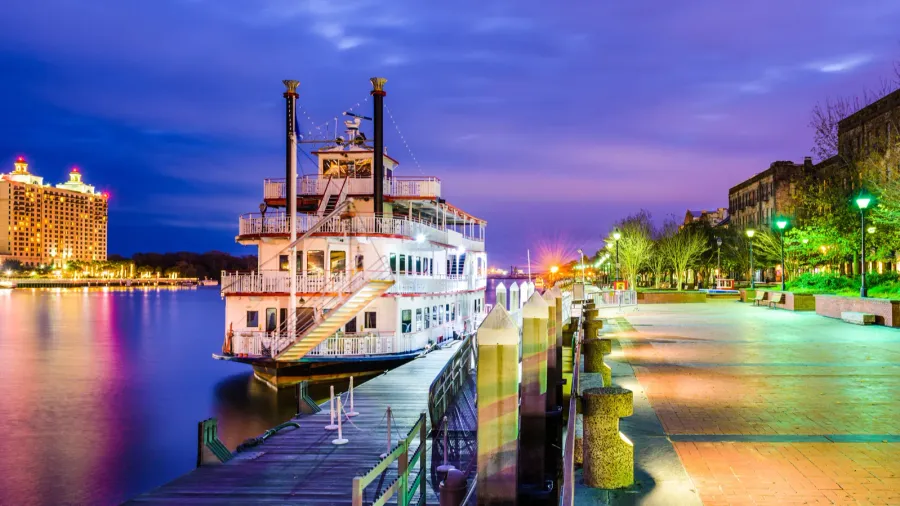 savannah geogia riverfront promenade