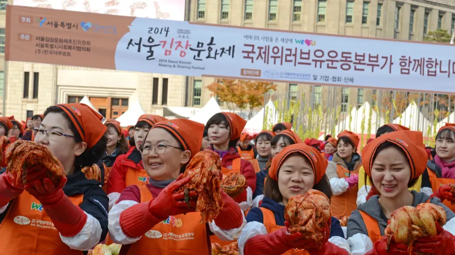 seoul november 16 2014 the recently held kimchi making