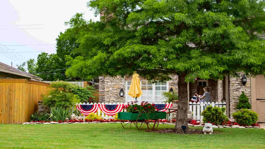 A patriotic porch decor with flags for Memorial's Day.