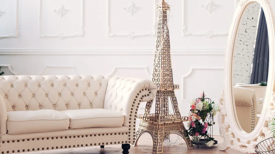 decor with dominant color