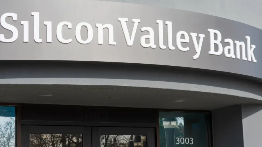 silicon valley bank facade at hightech commercial bank headquarters in
