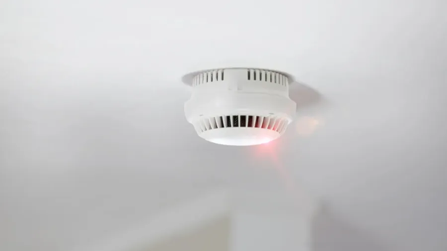 smoke detector in apartment