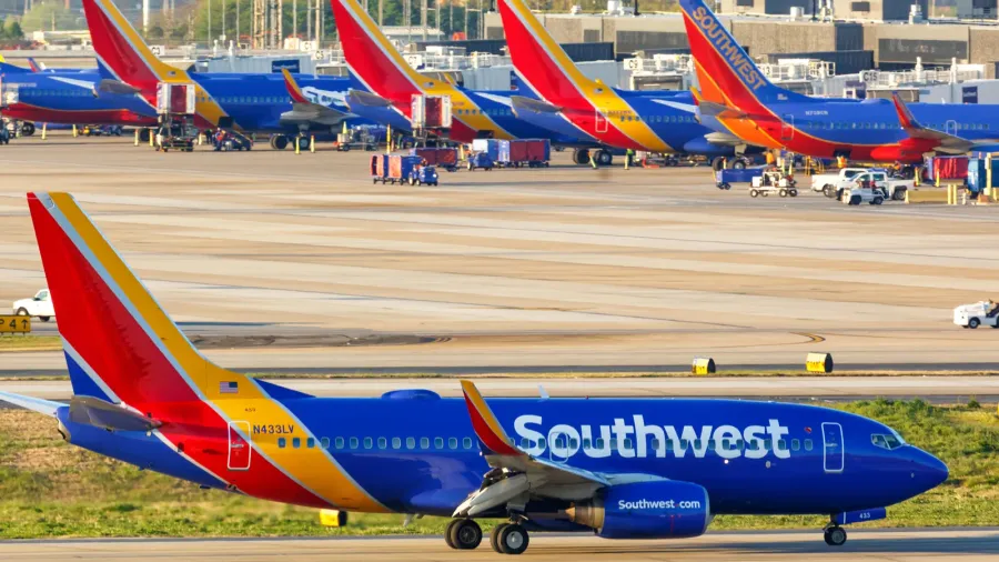 southwest airlines boeing 737700 airplanes atlanta airport