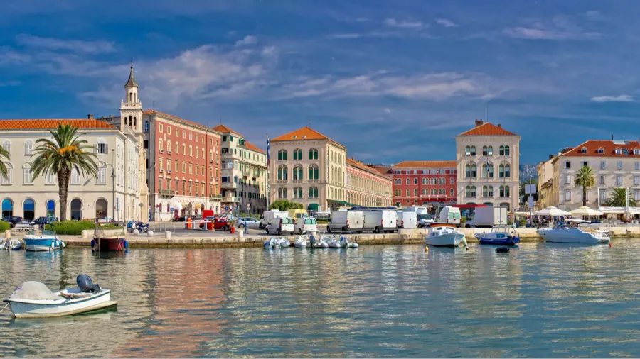 split waterfront peristil panoramic view