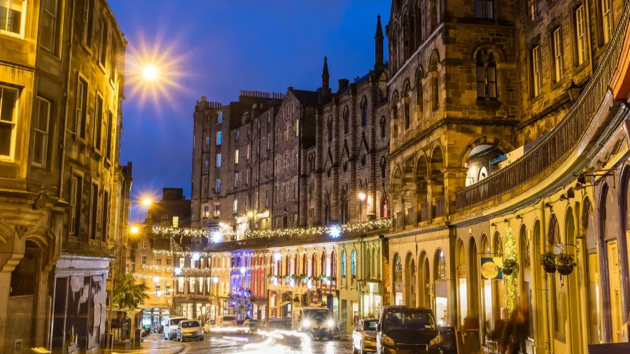 street view of the historic old town edinburgh