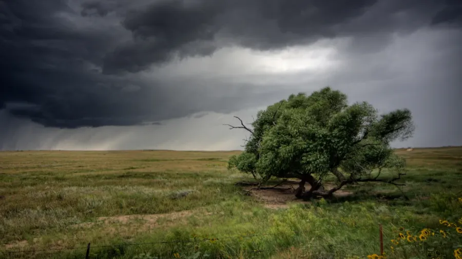 strong storm gathers over plains