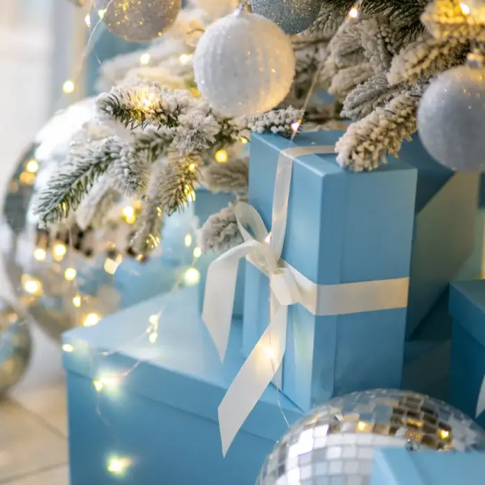 Festive Décor with Surprising Christmas Colors