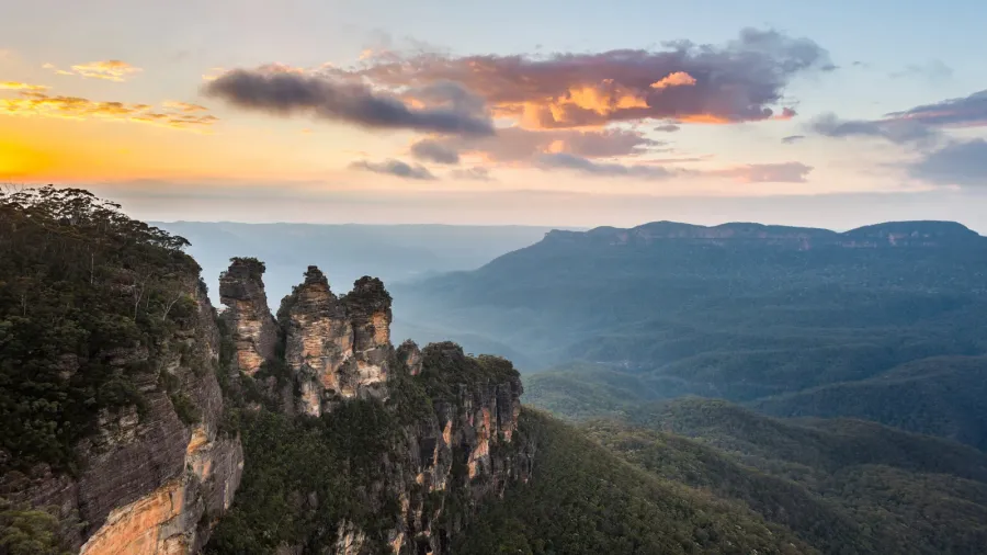 sunrise from echo point in blue mountains australia