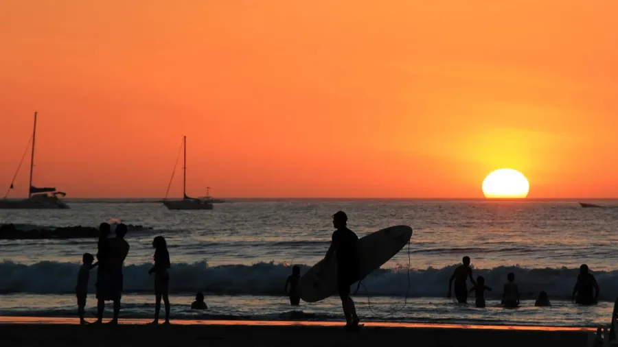 surfs out
