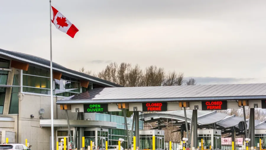 surrey canada  mar 29 2020 closed canada border lanes