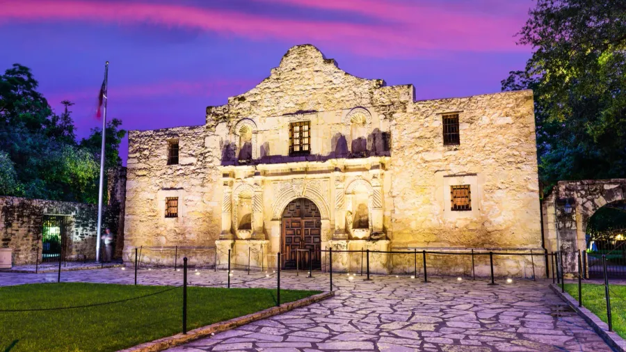 the alamo at dawn