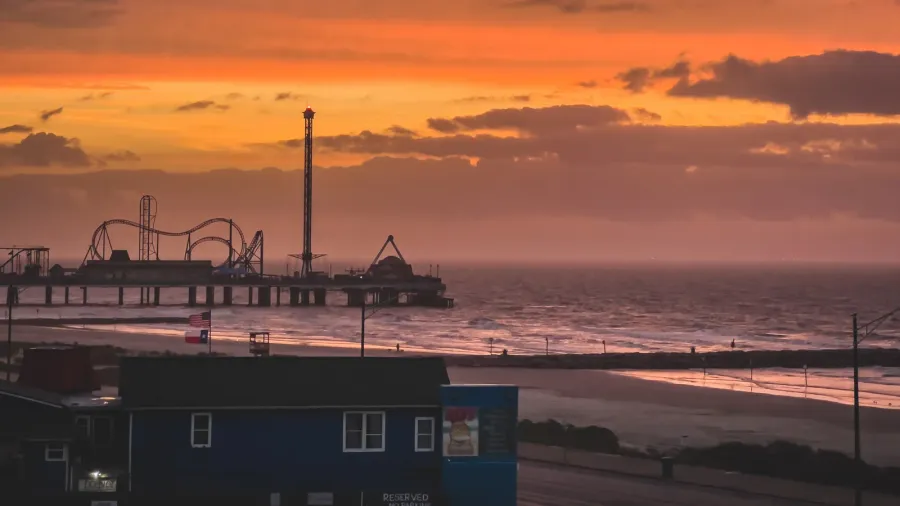 the beautiful sunset view of pleasure pier in galveston texas