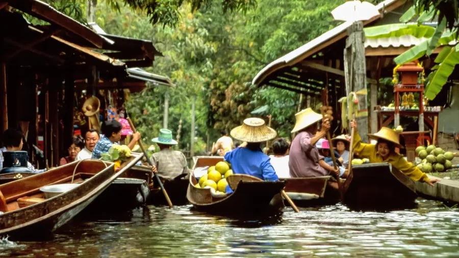 the floating markets of damnoen saduak