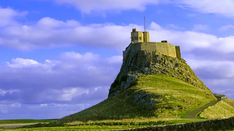 the island that lindisfarne castle is built upon is accessible