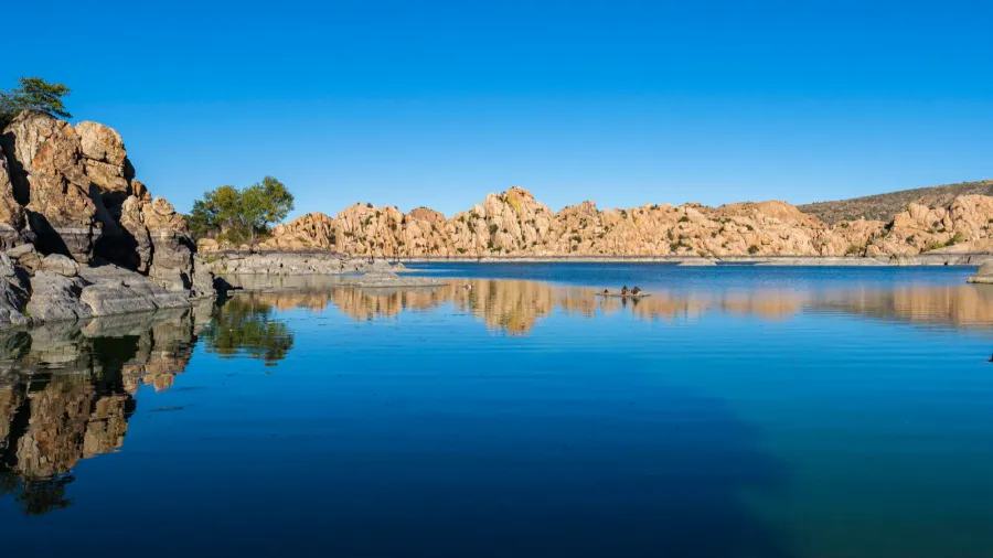 the natural beauty of watson lake in prescott arizona in