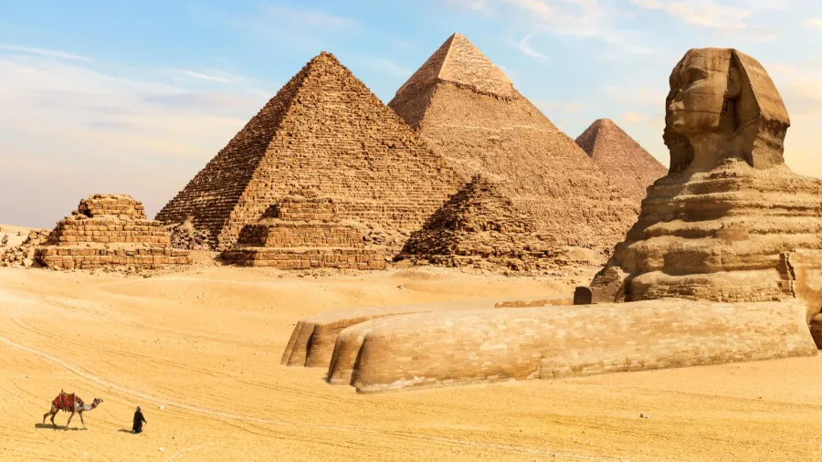 the pyramids of giza and the great sphinx egypt