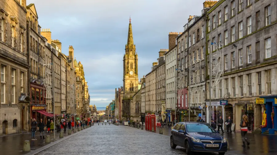 the royal mile at sunset in edinburgh