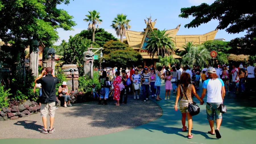 tokyo disneyland in the era of pioneering western western paradise