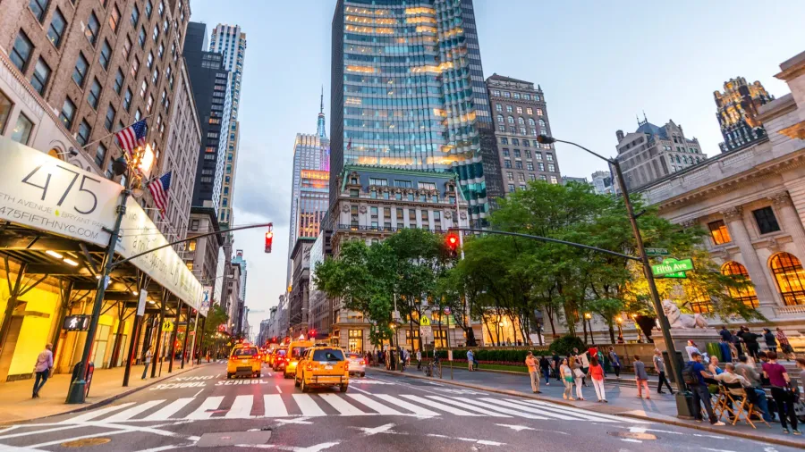 tourists and traffic on fifth avenue