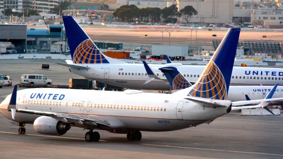 united airlines planes in san francisco international airport