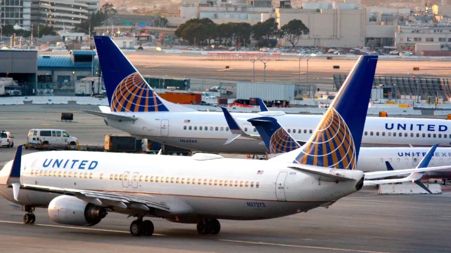 united airlines planes in san francisco international airport