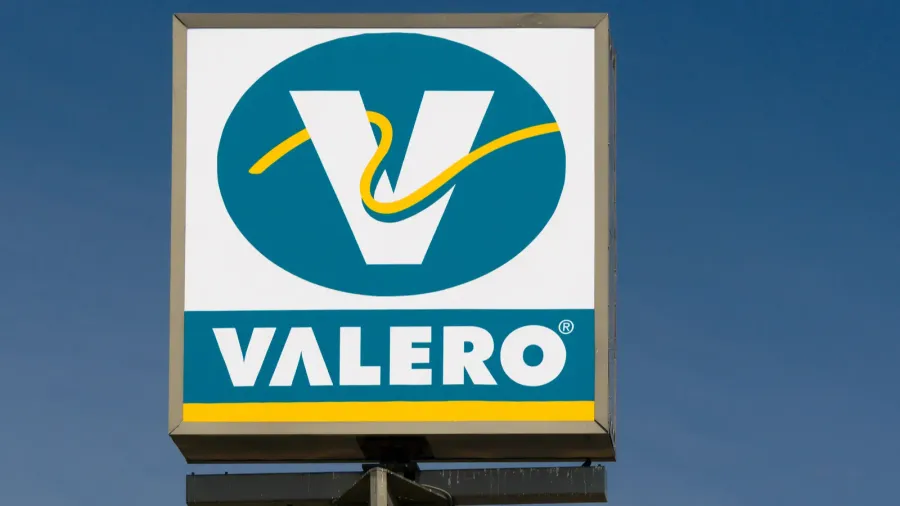 oxfordmsusa  june7 2018 valero automobile gas station sign valero