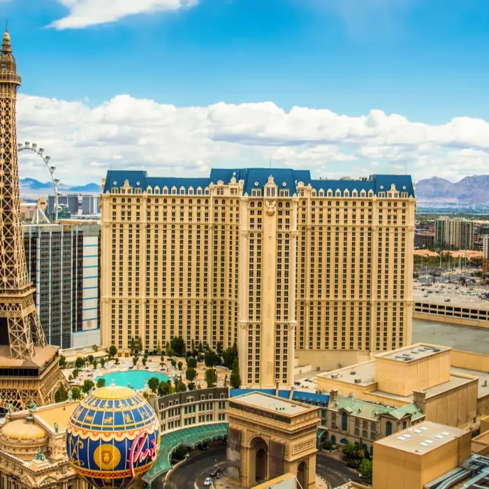 Las Vegas locals get big discounts as tourism declines
