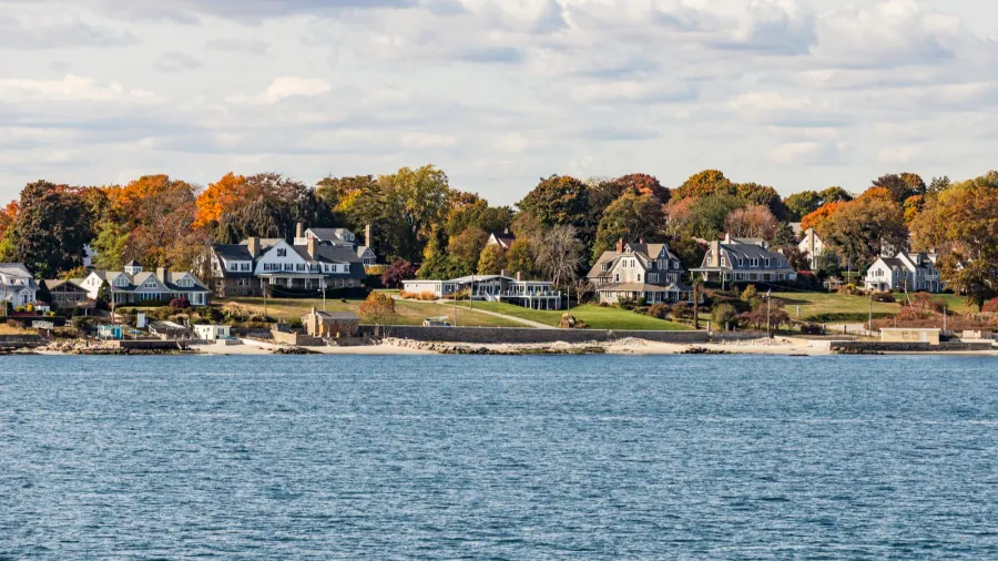 view to coast of new london to shelter island hights