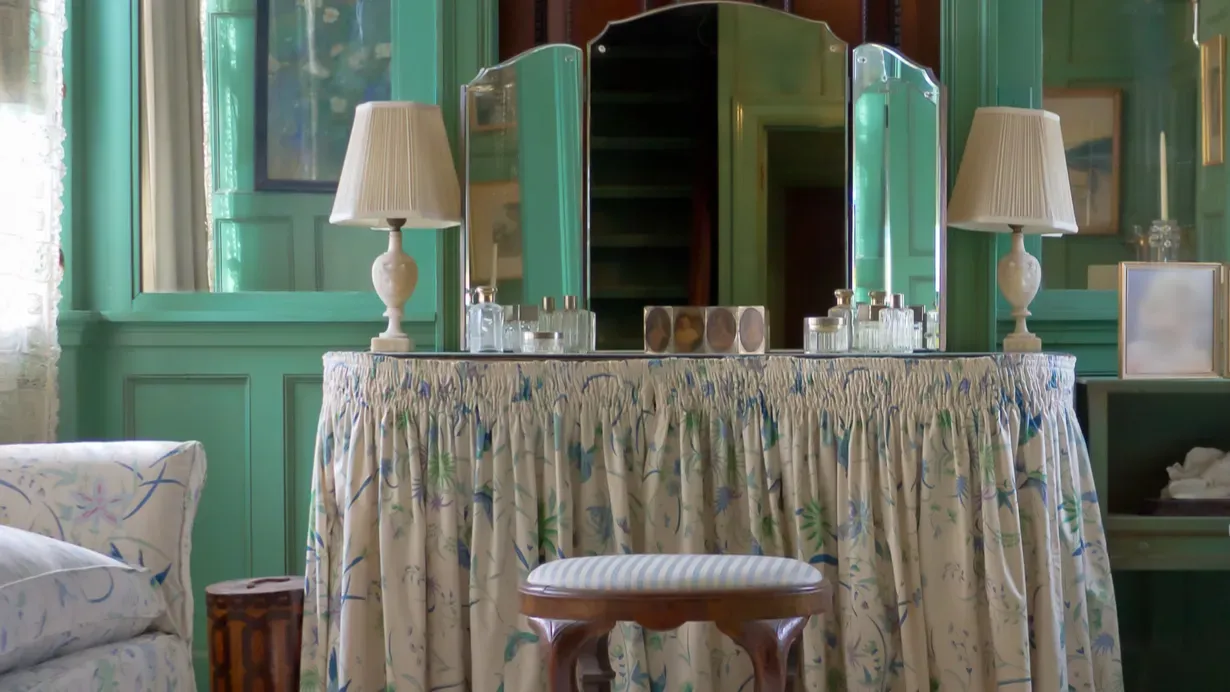 vintage bathroom