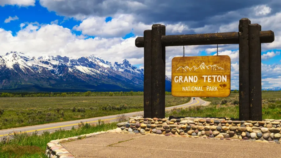 welcome sign at the entrance to grand teton national park