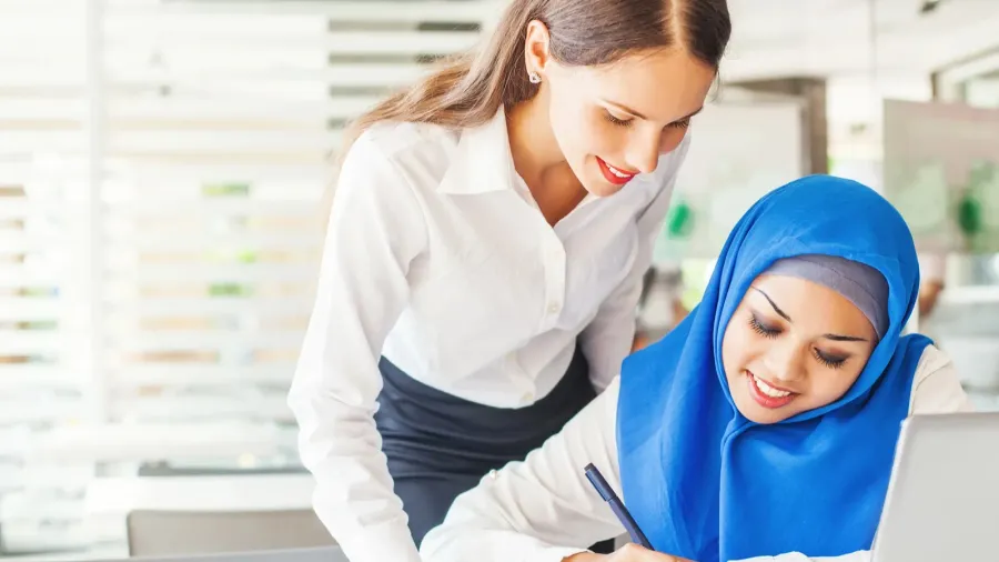 women working together