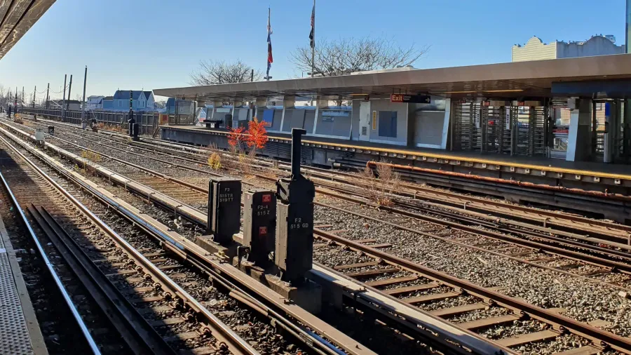 woodside is a station on the main line of long