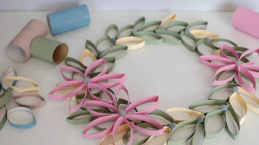 wreath from toilet roll tube for easter celebration zero waste