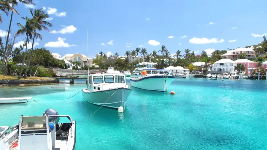 yacht boats on blue sea water in hamilton bermuda