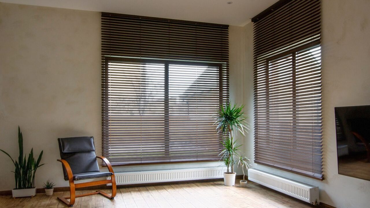 Large blinds