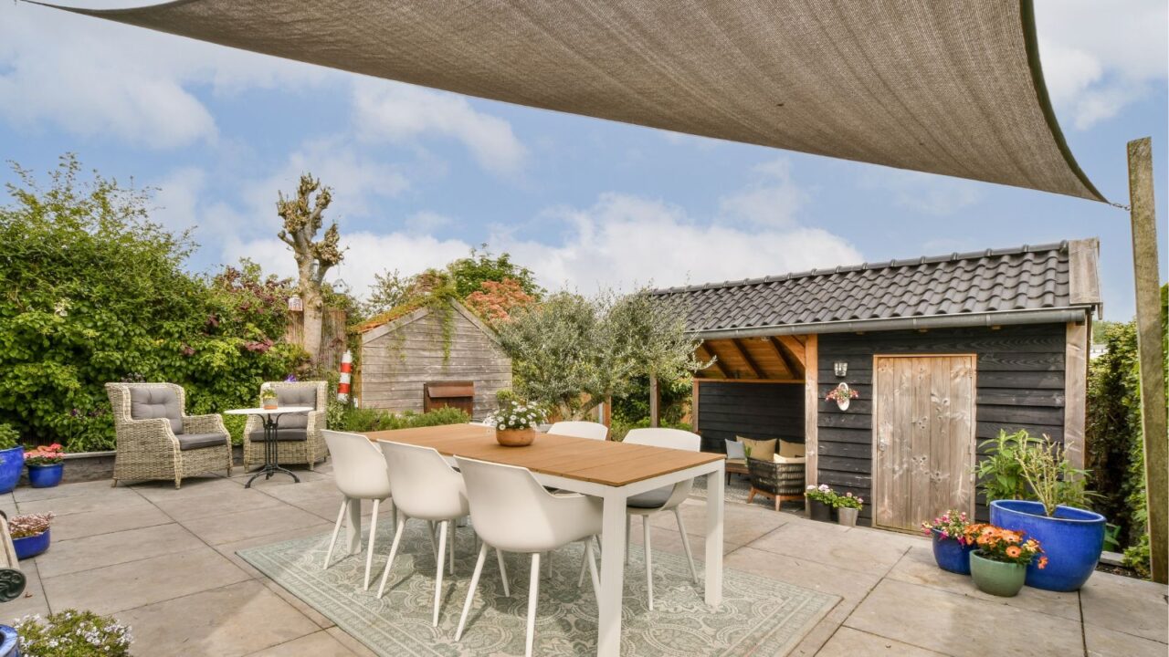 Outdoor dining under shelter for rain