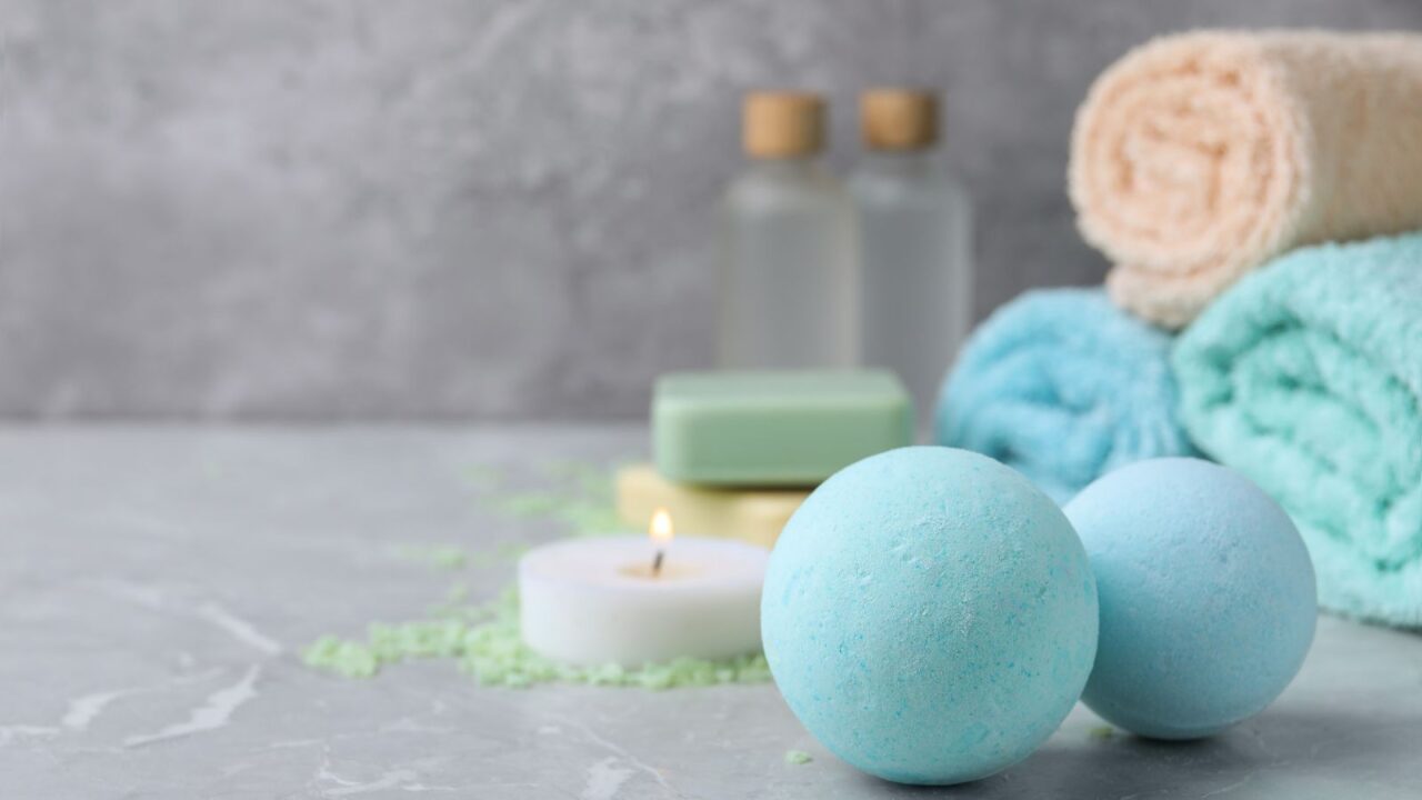 Blue bathbomb