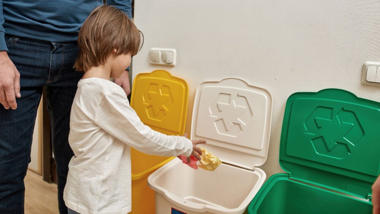 Kids dustbin