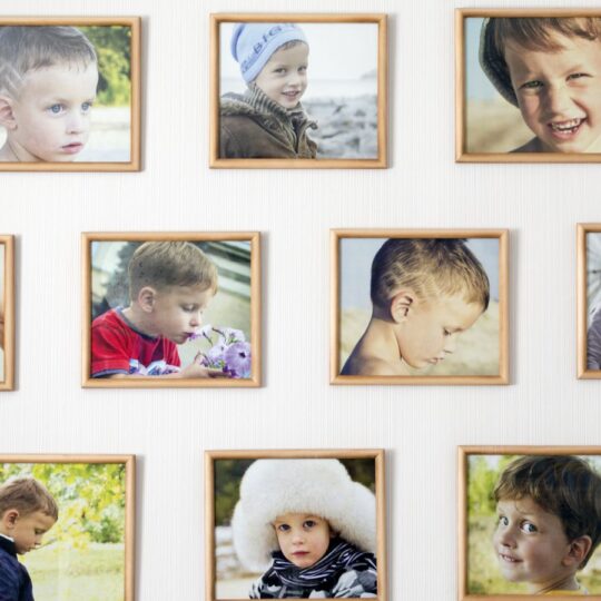 Best Ideas to Create a Photo Wall this Summer Vacation