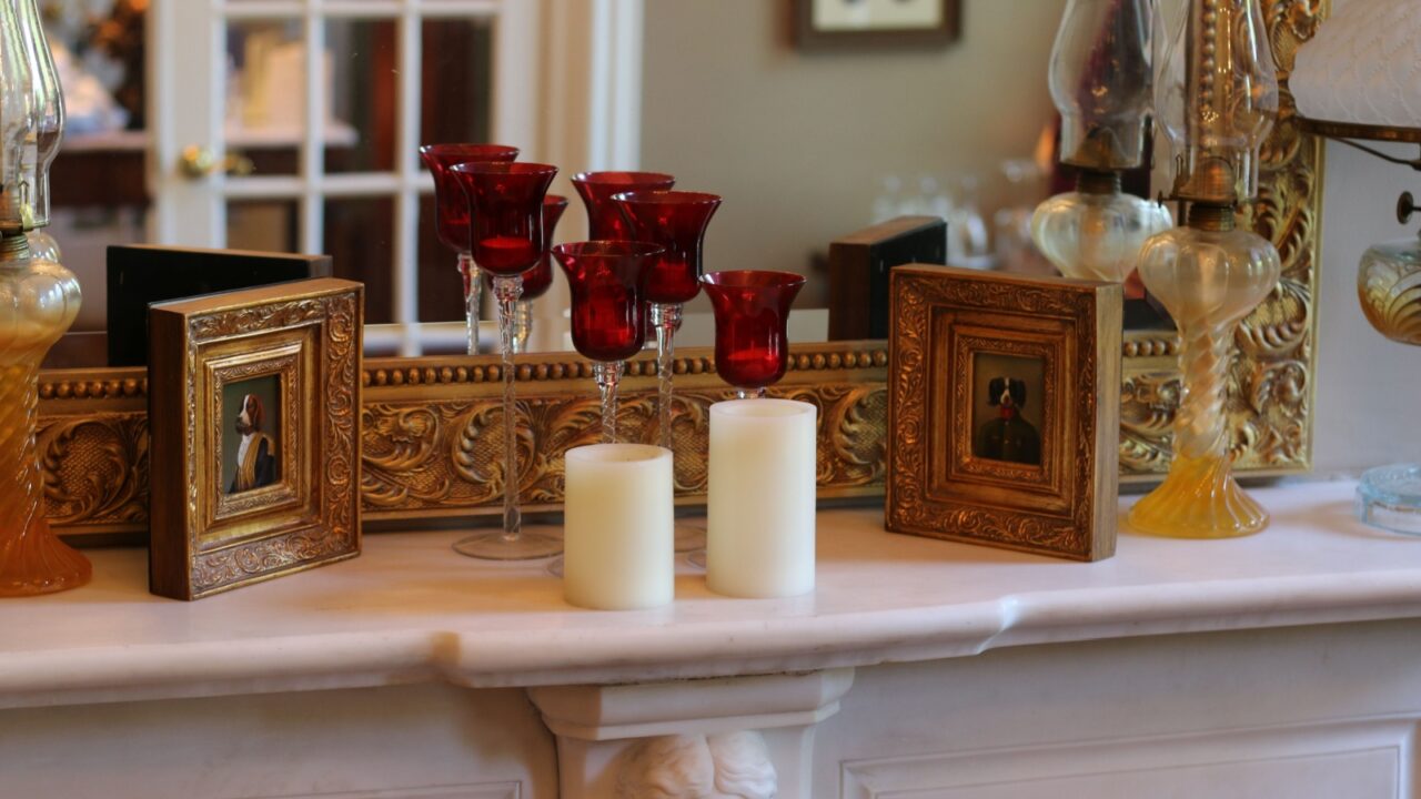 A table with royal decorative items