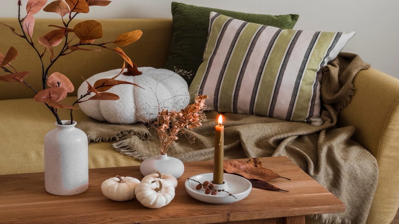 Center table with autumn decorations